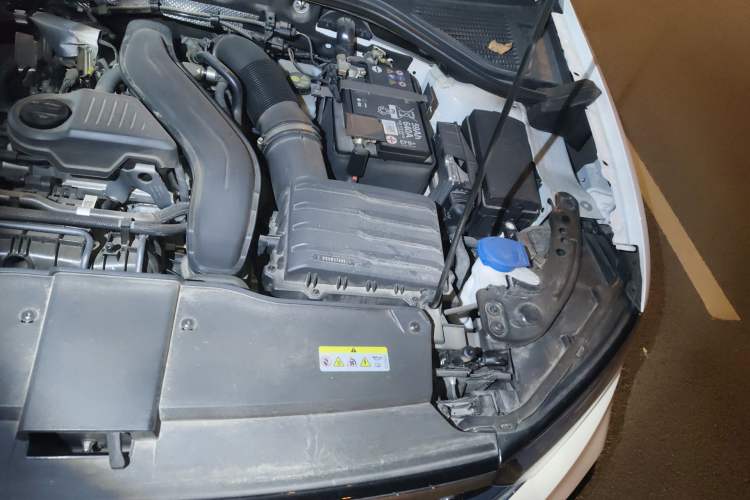 Used Volkswagen T-ROC 2024 300TSI DSG Two-Wheel-Drive Chen Guang Edition Engine Bay Left