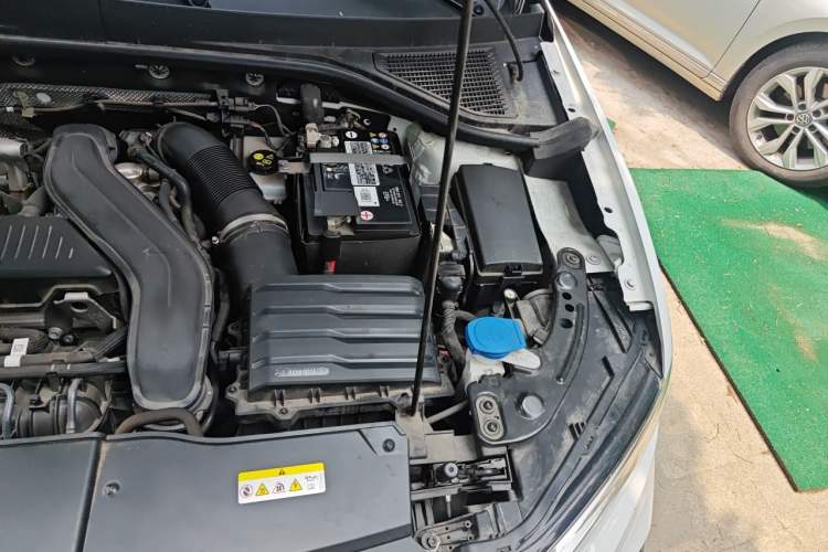 Used Volkswagen T-ROC 2024 300TSI DSG Two-Wheel-Drive Chen Guang Edition Engine Bay Left