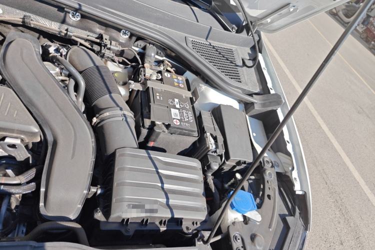 Used Volkswagen T-ROC 2024 300TSI DSG Two-Wheel-Drive Chen Guang Edition Engine Bay Left