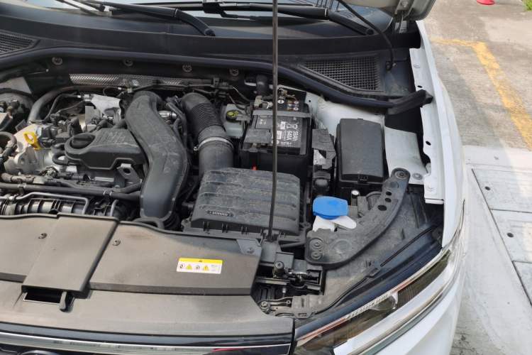Used Volkswagen T-ROC 2024 300TSI DSG Two-Wheel-Drive Chen Guang Edition Engine Bay Left