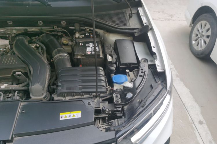 Used Volkswagen T-ROC 2024 300TSI DSG Two-Wheel-Drive Chen Guang Edition Engine Bay Left