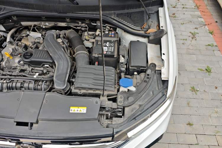 Used Volkswagen T-ROC 2024 300TSI DSG Two-Wheel-Drive Chen Guang Edition Engine Bay Left