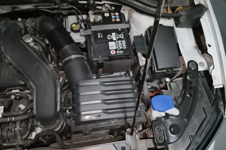 Used Volkswagen T-ROC 2024 300TSI DSG Two-Wheel-Drive Chen Guang Edition Engine Bay Left