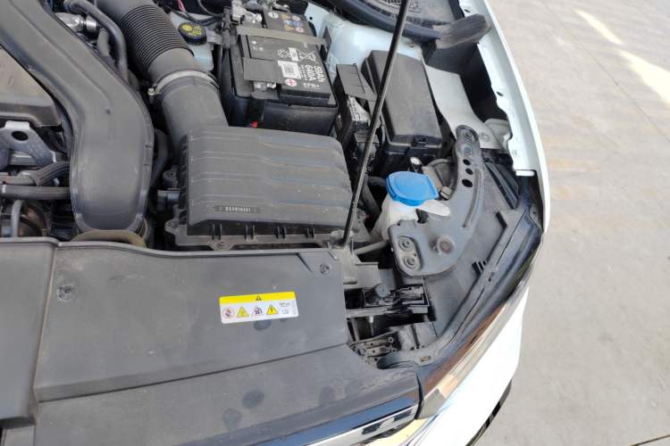 Used Volkswagen T-ROC 2024 300TSI DSG Two-Wheel-Drive Chen Guang Edition Engine Bay Left