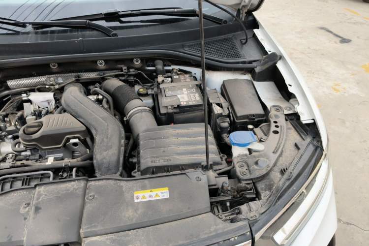 Used Volkswagen T-ROC 2024 300TSI DSG Two-Wheel-Drive Chen Guang Edition Engine Bay Left