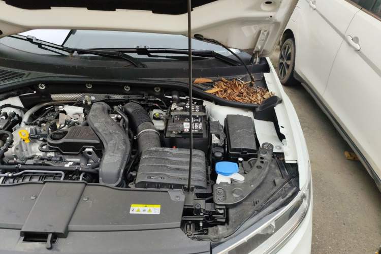 Used Volkswagen T-ROC 2024 300TSI DSG Two-Wheel-Drive Starlight Edition Engine Bay Left