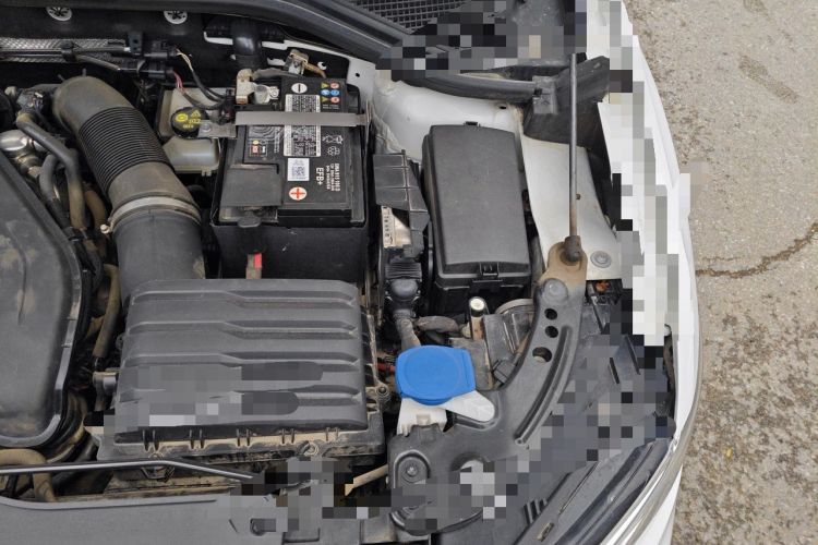 Used Volkswagen T-ROC 2024 300TSI DSG Two-Wheel-Drive Chen Guang Edition Engine Bay Left