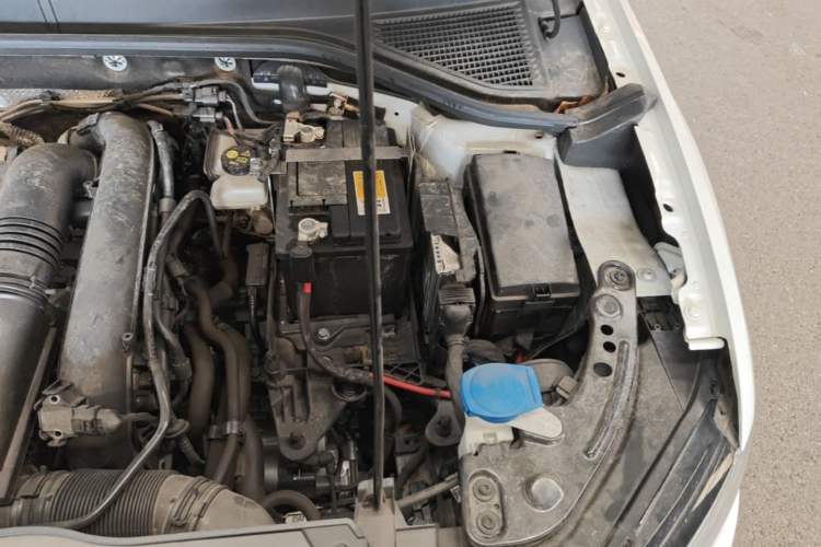 Used Volkswagen T-ROC 2024 280TSI DSG Two-Wheel-Drive Time Edition Engine Bay Left