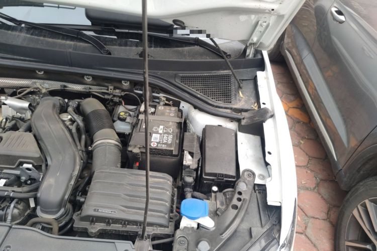 Used Volkswagen T-ROC 2024 300TSI DSG Two-Wheel-Drive Chen Guang Edition Engine Bay Left
