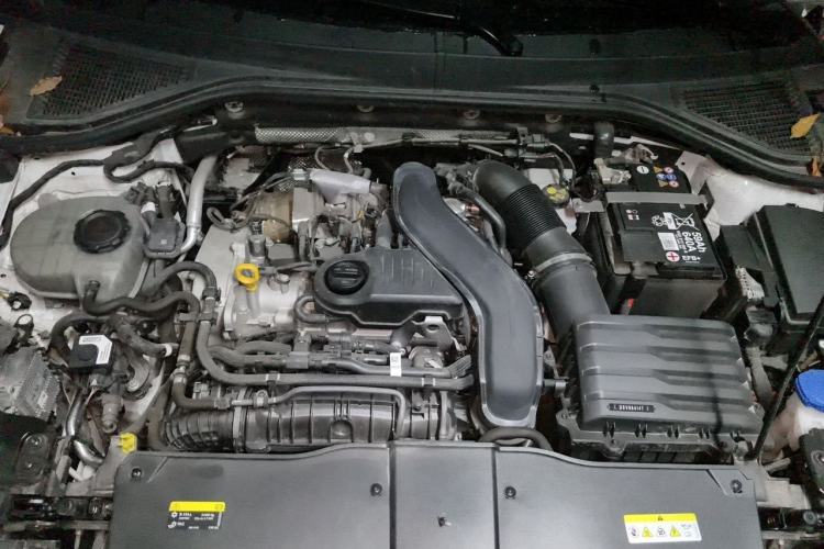 Used Volkswagen T-ROC 2024 300TSI DSG Two-Wheel-Drive Chen Guang Edition Engine Bay