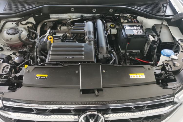 Used Volkswagen T-ROC 2024 280TSI DSG Two-Wheel-Drive Time Edition Engine Bay