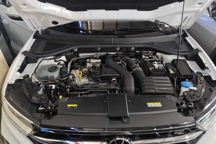 Used Volkswagen T-ROC 2024 300TSI DSG Two-Wheel-Drive Chen Guang Edition Engine Bay