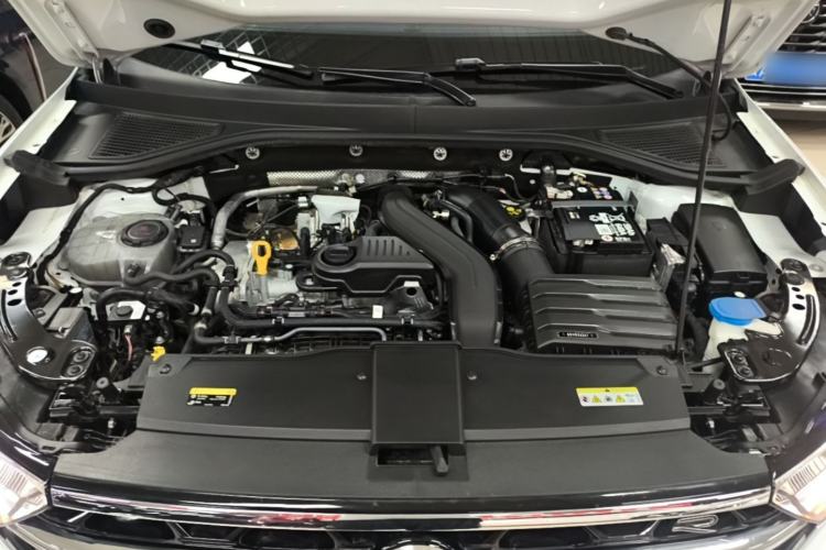 Used Volkswagen T-ROC 2024 300TSI DSG Two-Wheel-Drive Chen Guang Edition Engine Bay