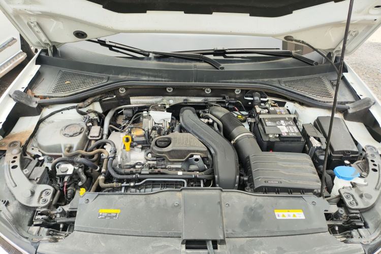 Used Volkswagen T-ROC 2024 300TSI DSG Two-Wheel-Drive Chen Guang Edition Engine Bay