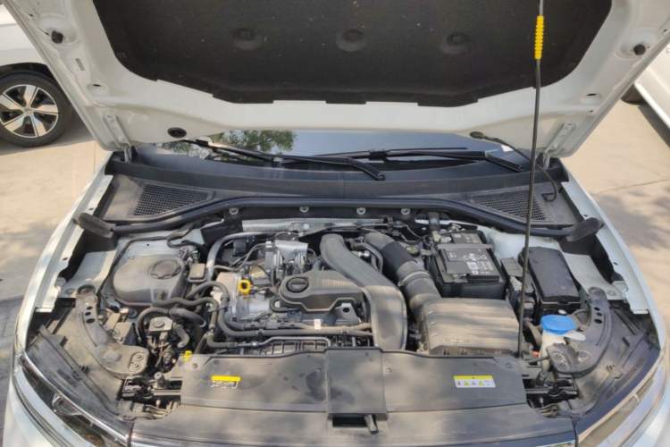 Used Volkswagen T-ROC 2024 300TSI DSG Two-Wheel-Drive Chen Guang Edition Engine Bay