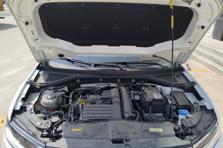 Used Volkswagen T-ROC 2024 280TSI DSG Two-Wheel-Drive Time Edition Engine Bay