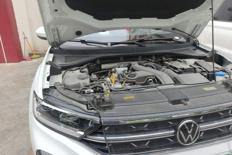 Used Volkswagen T-ROC 2024 300TSI DSG Two-Wheel-Drive Chen Guang Edition Engine Bay Right