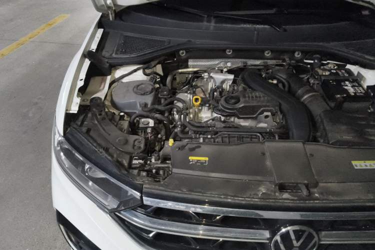 Used Volkswagen T-ROC 2024 300TSI DSG Two-Wheel-Drive Chen Guang Edition Engine Bay Right