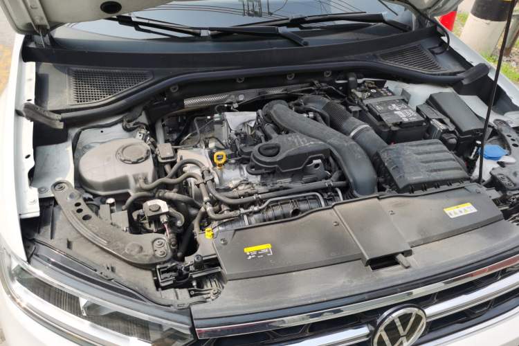 Used Volkswagen T-ROC 2024 300TSI DSG Two-Wheel-Drive Chen Guang Edition Engine Bay Right