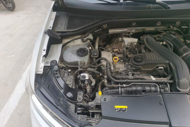 Used Volkswagen T-ROC 2024 300TSI DSG Two-Wheel-Drive Chen Guang Edition Engine Bay Right