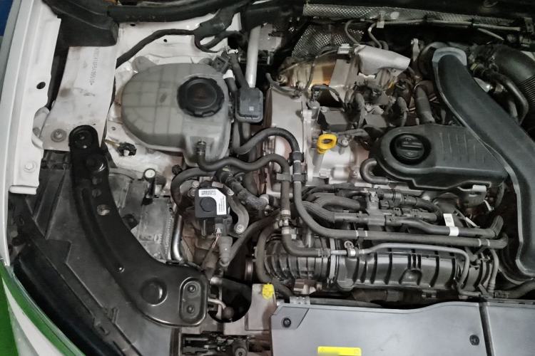 Used Volkswagen T-ROC 2024 300TSI DSG Two-Wheel-Drive Chen Guang Edition Engine Bay Right
