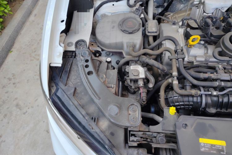 Used Volkswagen T-ROC 2024 300TSI DSG Two-Wheel-Drive Chen Guang Edition Engine Bay Right