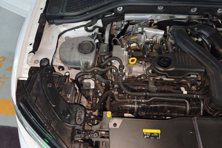 Used Volkswagen T-ROC 2024 300TSI DSG Two-Wheel-Drive Chen Guang Edition Engine Bay Right