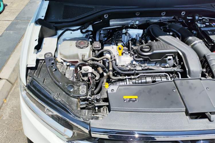 Used Volkswagen T-ROC 2024 300TSI DSG Two-Wheel-Drive Chen Guang Edition Engine Bay Right