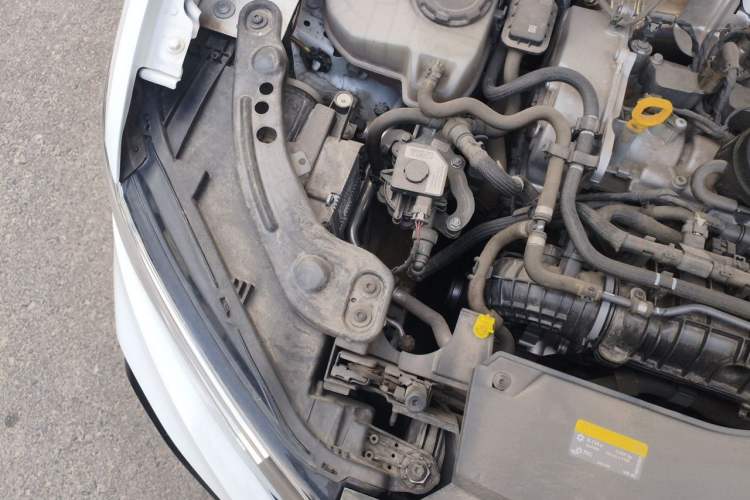 Used Volkswagen T-ROC 2024 300TSI DSG Two-Wheel-Drive Chen Guang Edition Engine Bay Right
