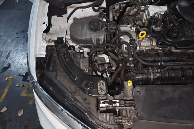 Used Volkswagen T-ROC 2024 300TSI DSG Two-Wheel-Drive Chen Guang Edition Engine Bay Right