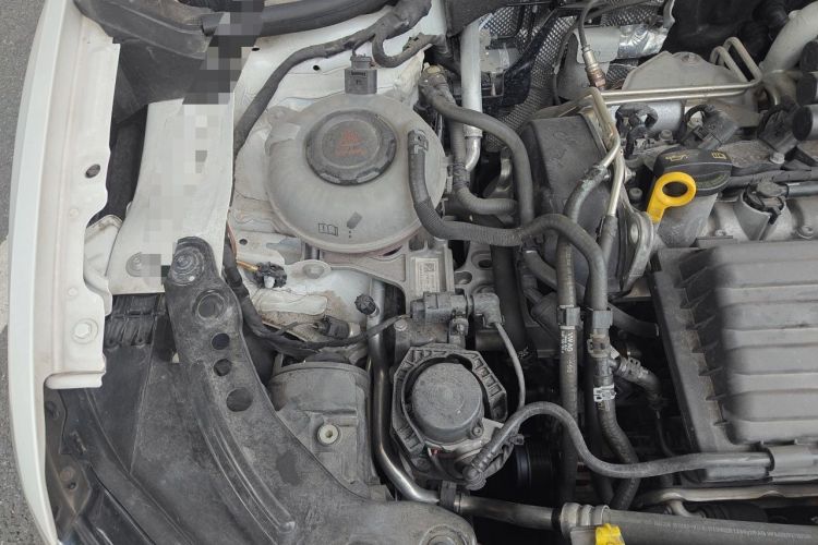 Used Volkswagen T-ROC 2024 280TSI DSG Two-Wheel-Drive Time Edition Engine Bay Right