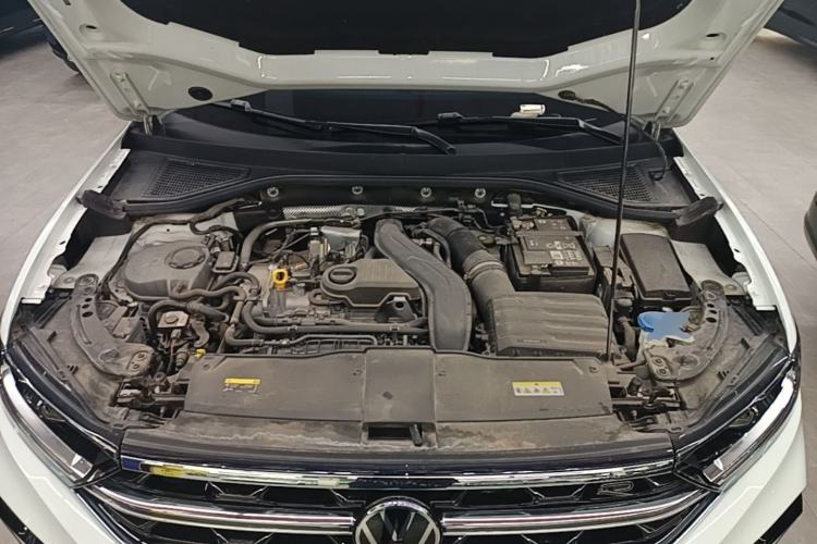 Used Volkswagen T-ROC 2024 300TSI DSG Two-Wheel-Drive Chen Guang Edition Engine Bay