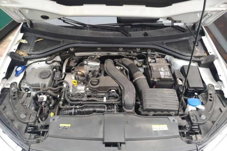Used Volkswagen T-ROC 2024 300TSI DSG Two-Wheel-Drive Chen Guang Edition Engine Bay