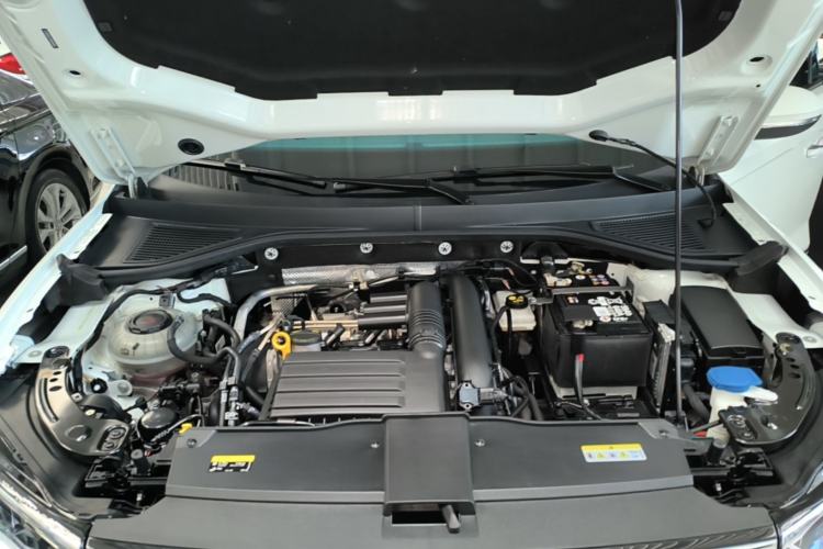 Used Volkswagen T-ROC 2024 280TSI DSG Two-Wheel-Drive Time Edition Engine Bay