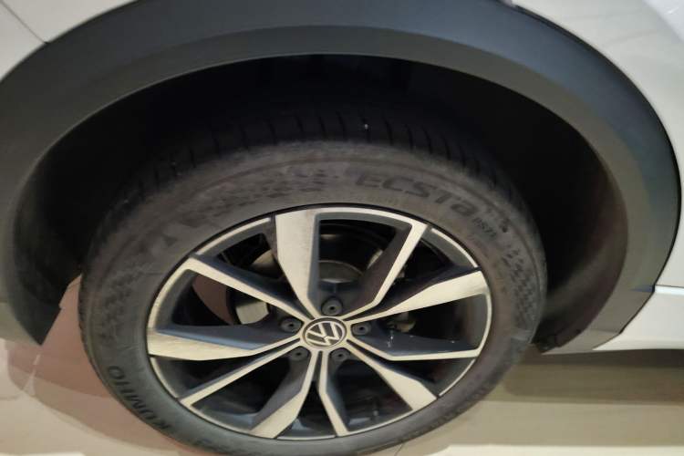 Used Volkswagen T-ROC 2024 300TSI DSG Two-Wheel-Drive Chen Guang Edition Exterior 5