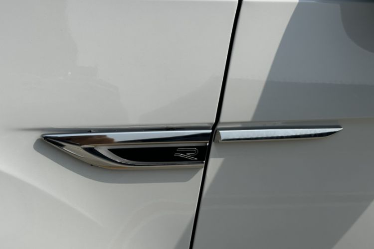 Used Volkswagen T-ROC 2024 300TSI DSG Two-Wheel-Drive Chen Guang Edition Exterior 8