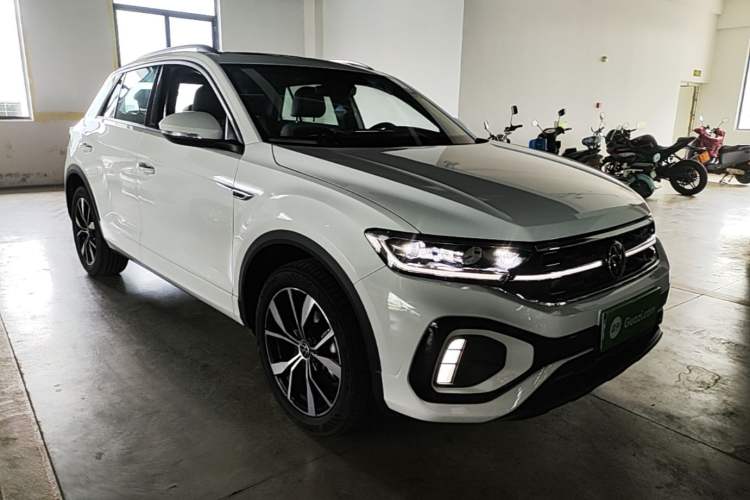 Used Volkswagen T-ROC 2024 300TSI DSG Two-Wheel-Drive Chen Guang Edition Front Right 45 Deg