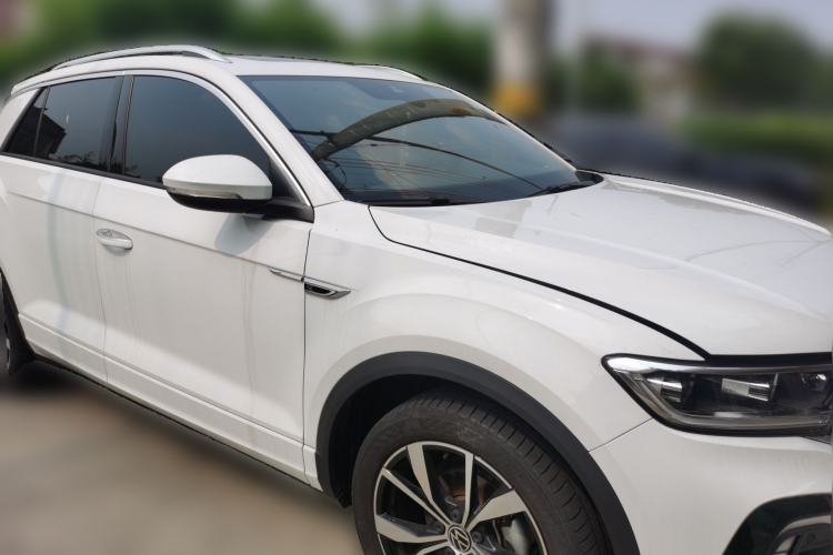 Used Volkswagen T-ROC 2024 300TSI DSG Two-Wheel-Drive Chen Guang Edition Front Right 45 Deg