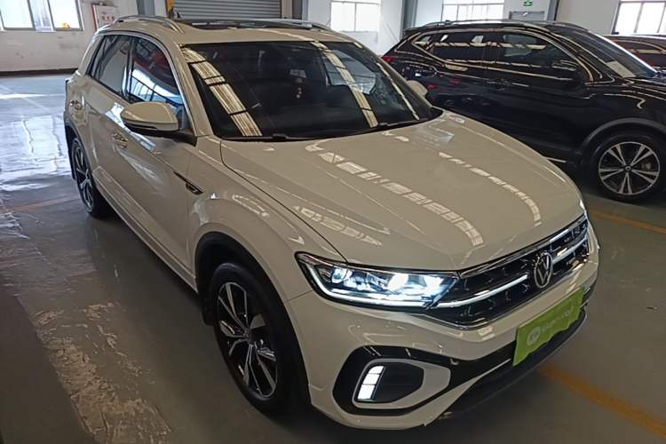 Used Volkswagen T-ROC 2024 300TSI DSG Two-Wheel-Drive Chen Guang Edition Front Right 45 Deg