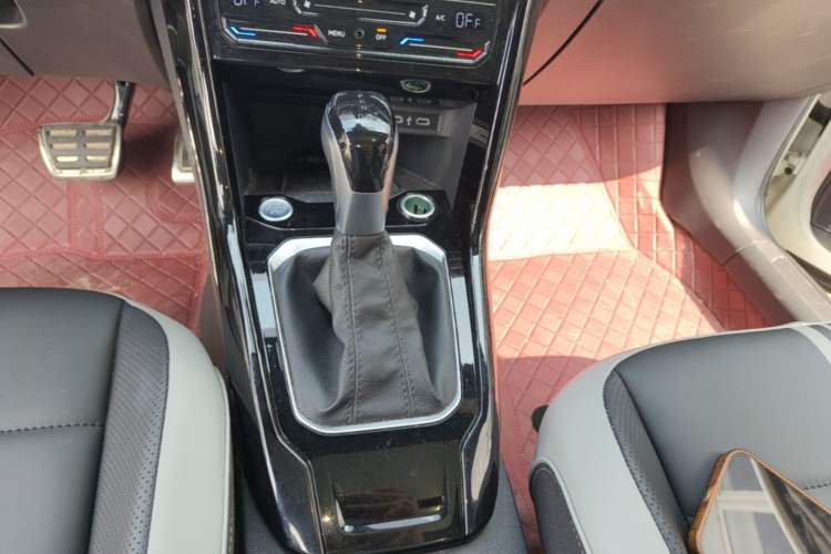 Used Volkswagen T-ROC 2024 300TSI DSG Two-Wheel-Drive Chen Guang Edition Gear Lever