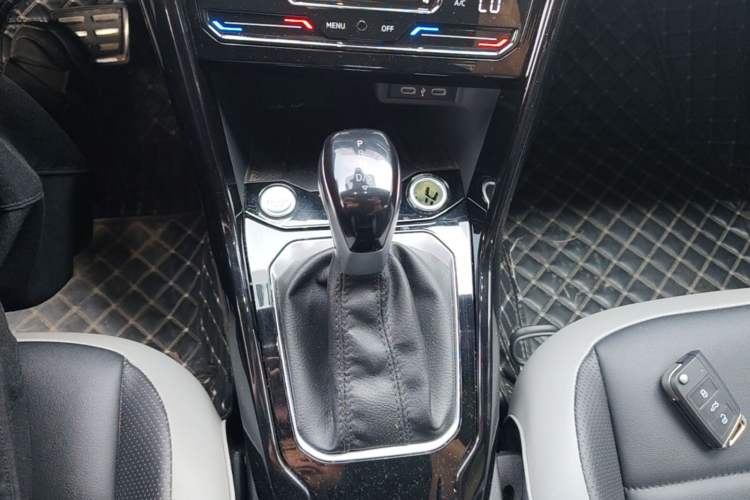 Used Volkswagen T-ROC 2024 300TSI DSG Two-Wheel-Drive Chen Guang Edition Gear Lever