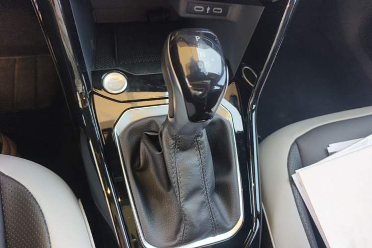 Used Volkswagen T-ROC 2024 300TSI DSG Two-Wheel-Drive Chen Guang Edition Gear Lever