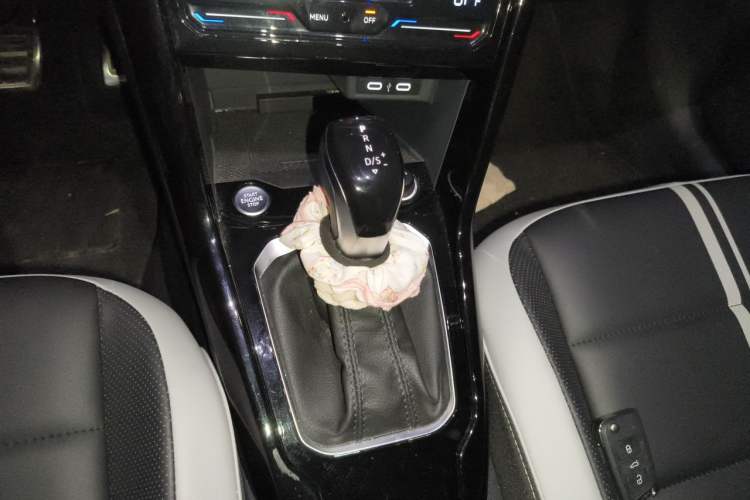 Used Volkswagen T-ROC 2024 300TSI DSG Two-Wheel-Drive Chen Guang Edition Gear Lever