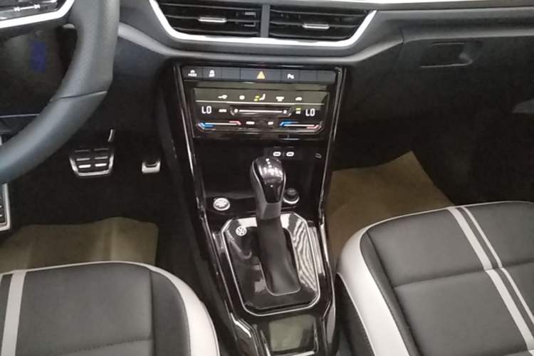 Used Volkswagen T-ROC 2024 300TSI DSG Two-Wheel-Drive Chen Guang Edition Gear Lever