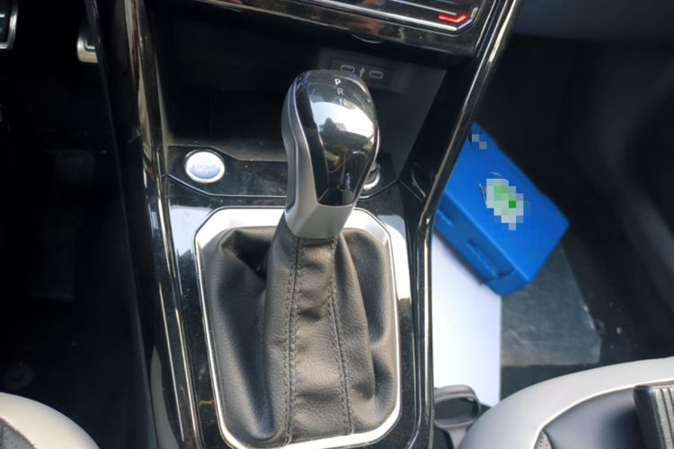 Used Volkswagen T-ROC 2024 300TSI DSG Two-Wheel-Drive Chen Guang Edition Gear Lever