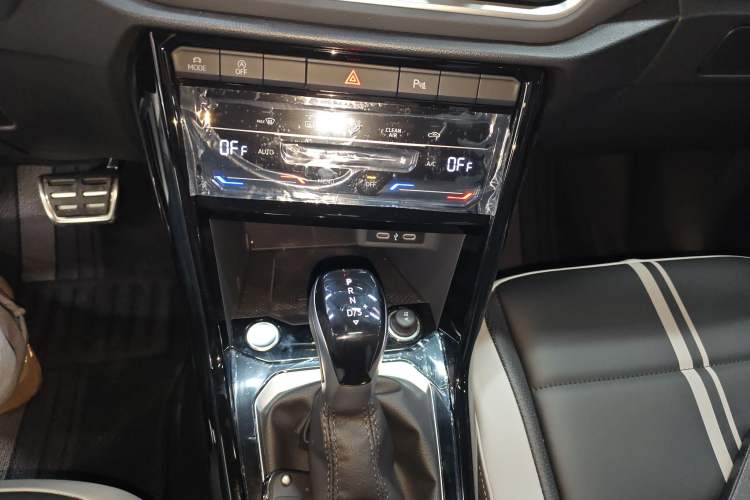 Used Volkswagen T-ROC 2024 300TSI DSG Two-Wheel-Drive Chen Guang Edition Gear Lever