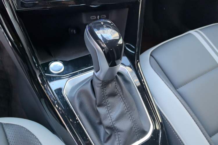 Used Volkswagen T-ROC 2024 300TSI DSG Two-Wheel-Drive Chen Guang Edition Gear Lever
