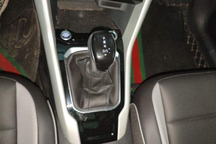 Used Volkswagen T-ROC 2024 280TSI DSG Two-Wheel-Drive Time Edition Gear Lever
