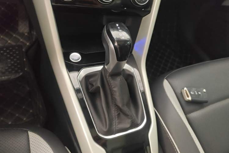 Used Volkswagen T-ROC 2024 280TSI DSG Two-Wheel-Drive Time Edition Gear Lever