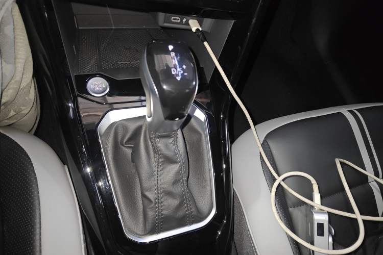 Used Volkswagen T-ROC 2024 300TSI DSG Two-Wheel-Drive Chen Guang Edition Gear Lever